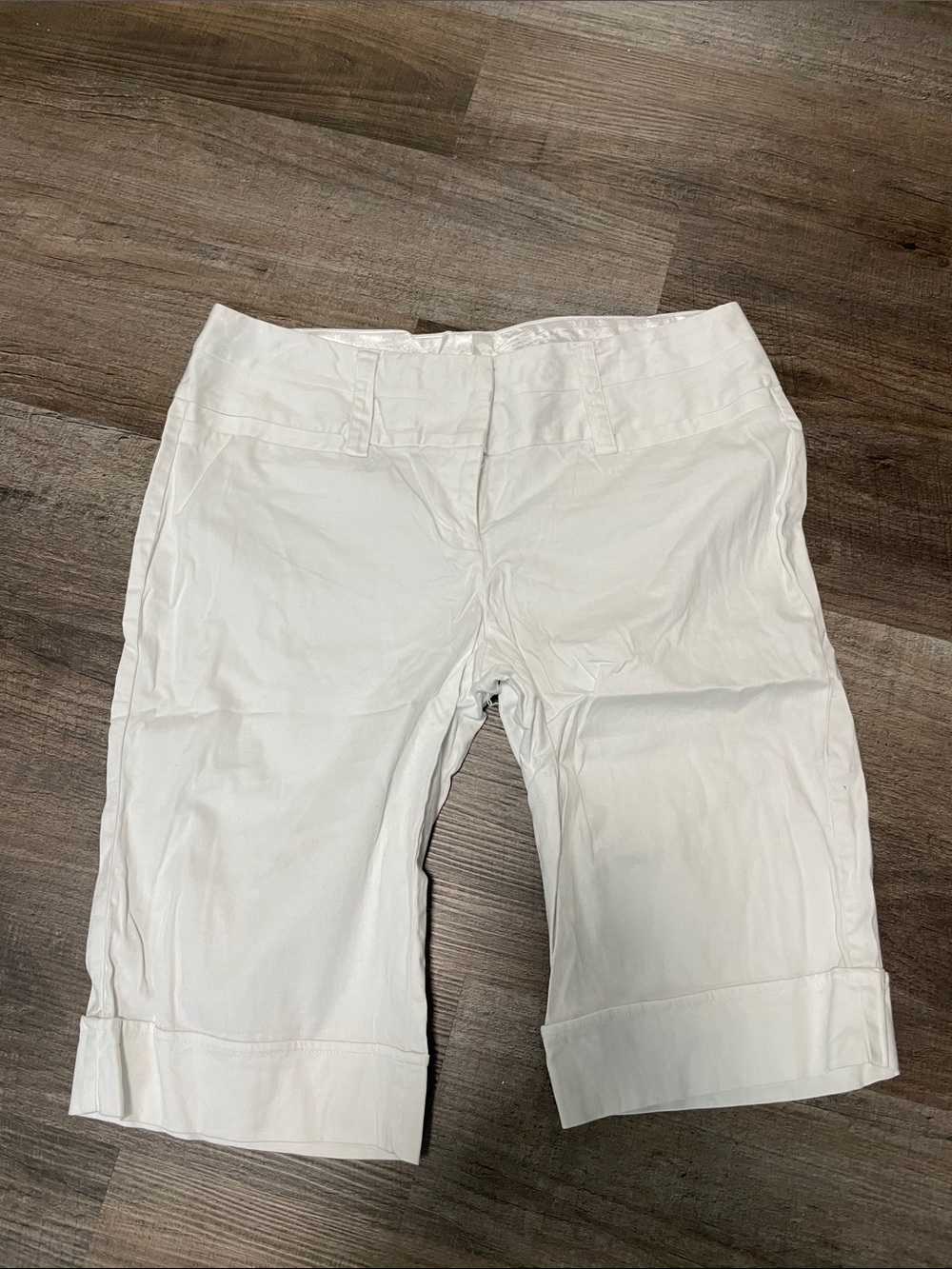 Maurices White Cuffed Bermuda Shorts.  Great condition from nonsmoking home.